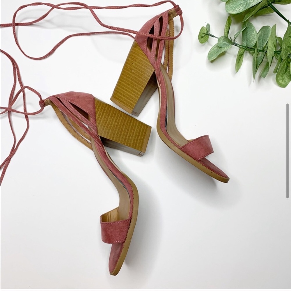 heels - Picture 4 of 7